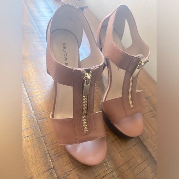 Moda Spana Brown Platform Heels - Picture 3 of 5